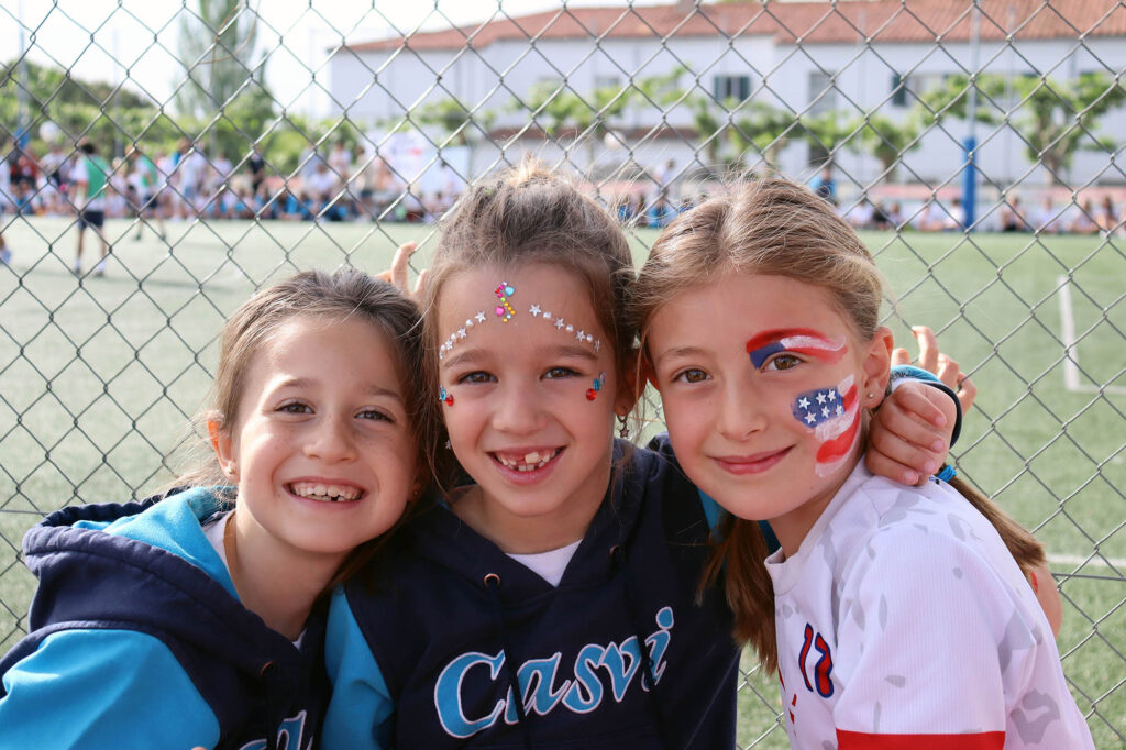 Alumnas de Casvi Tres Cantos en el partido de fútbol del Día del Deporte
