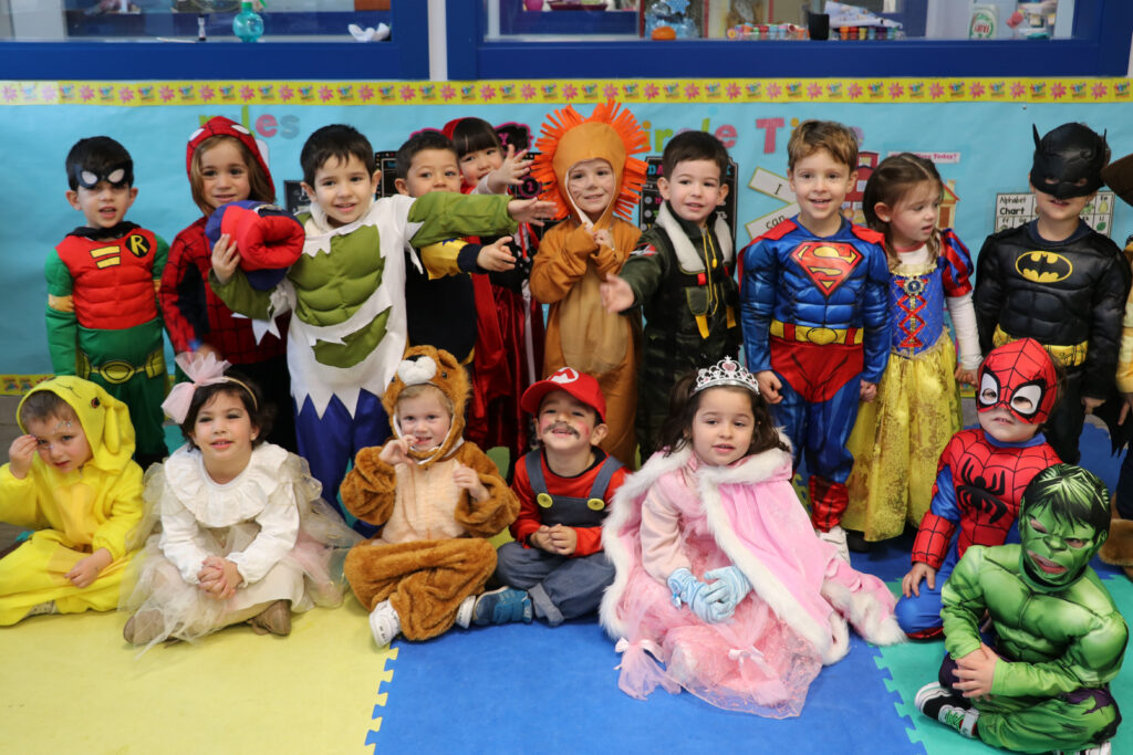 Niños de nuestra escuela infantil americana disfrazados en Carnaval en Casvi International American School