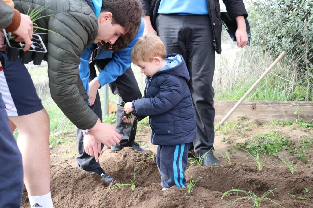 Educación en hábitos saludables huerto Casvi