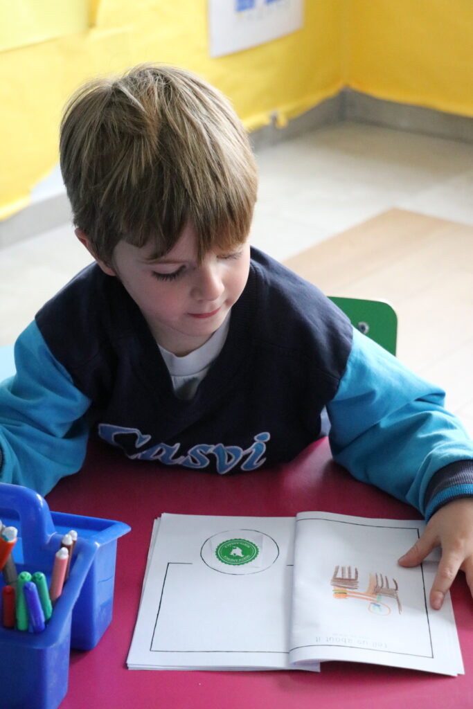 Alumno realizando una actividad en Casvi Tres Cantos