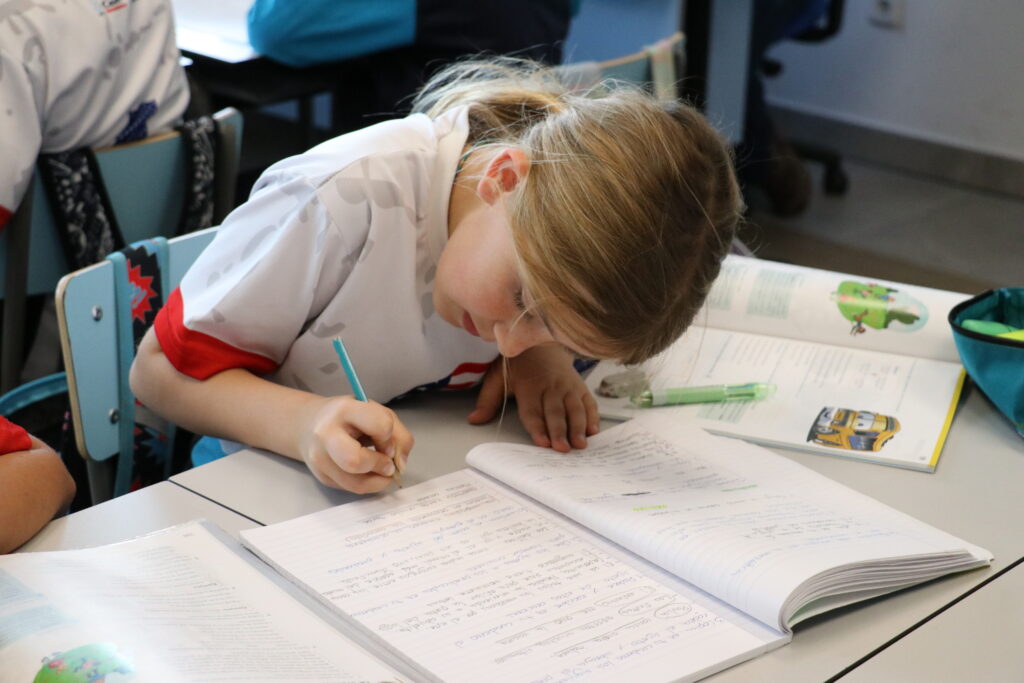 Alumna de Casvi Tres Cantos haciendo deberes