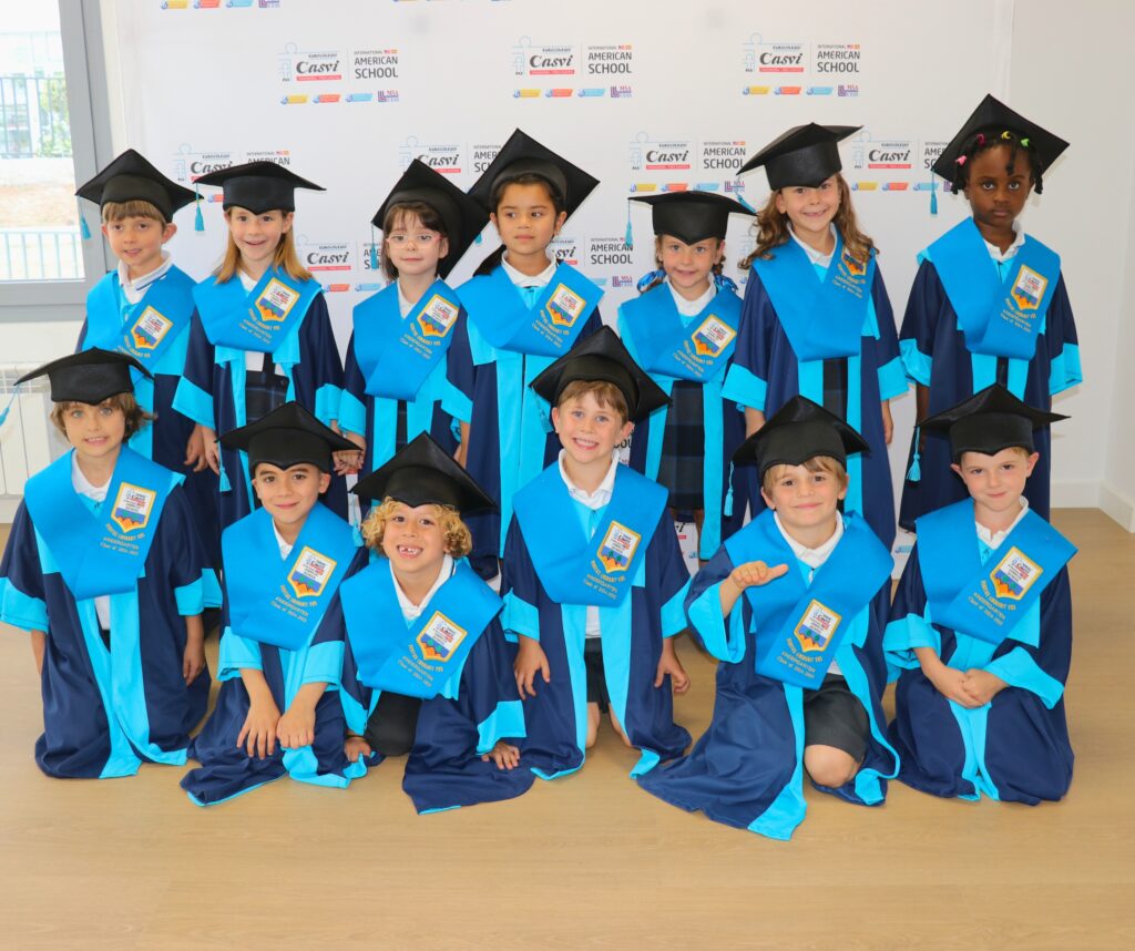 Alumnos de Kindergarten en su graduación en Casvi Tres Cantos