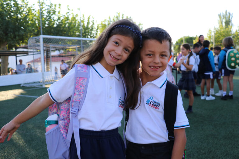 Alumnos de Casvi Tres Cantos practicando la socialización infantil