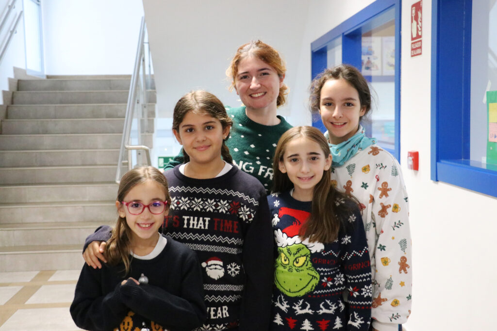 Alumnas y profesora de Casvi International American School durante la Spirit Week