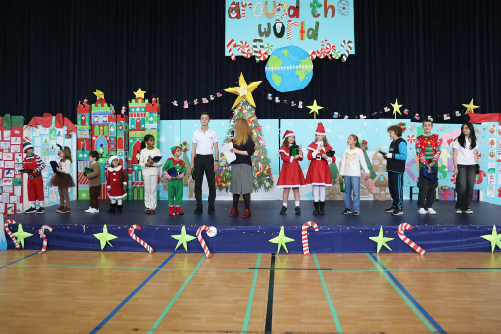 Alumnos ganadores del Christmas en Casvi International American School