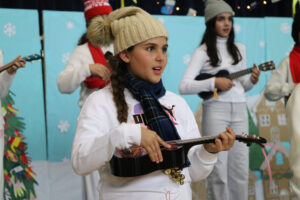 Alumna en el festival de Navidad de Casvi International American School