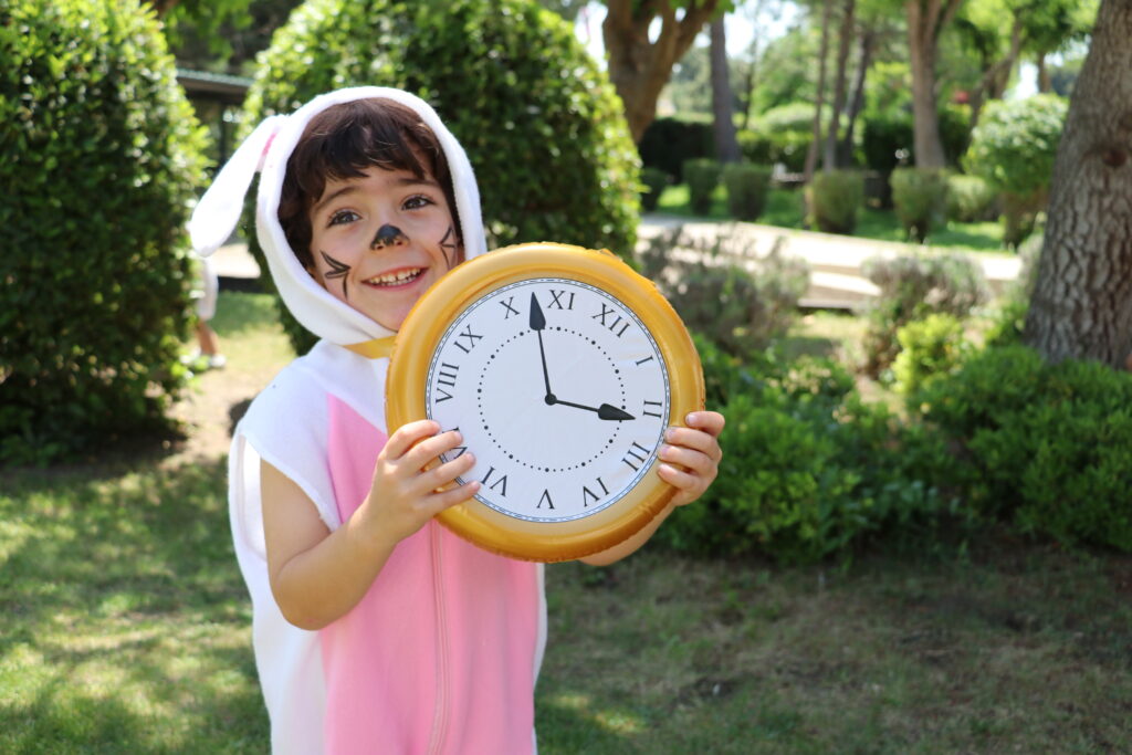 Alumno de Casi International American School disfrazado.