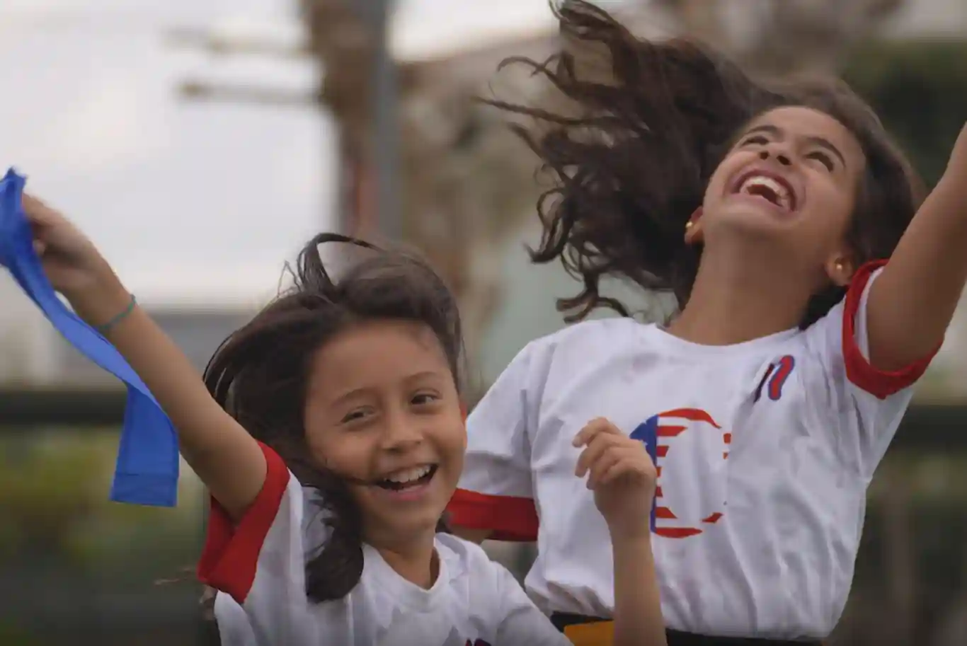 Alumnas de Casvi International School celebrando.