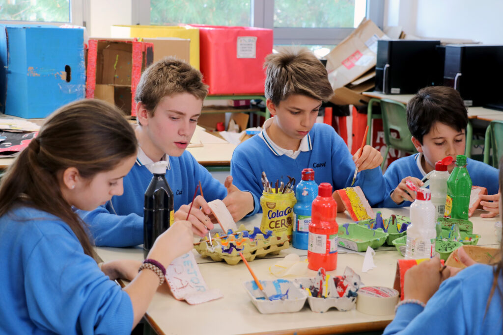 Children painting the gift for Father's Day