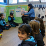 alumnos_mayores_leen_pequenos_casvi