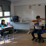 casvi_estudiante_muestra_libro_turco