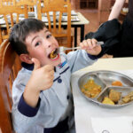 nino_comiendo_semana_internacional_casvi_eventos_mundo_gastronomia