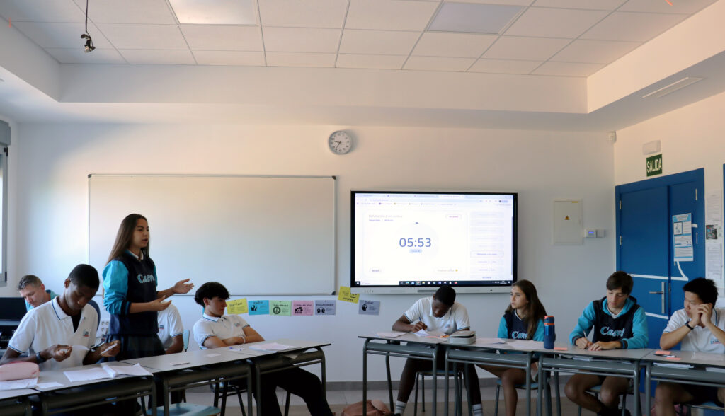 debate_casvi_students_class